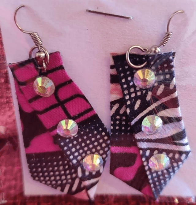 Boucles d&#039;oreilles fait main en Wax