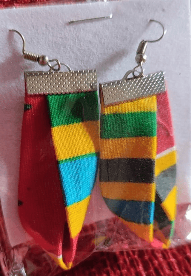Boucles d&#039;oreilles fait main en Wax