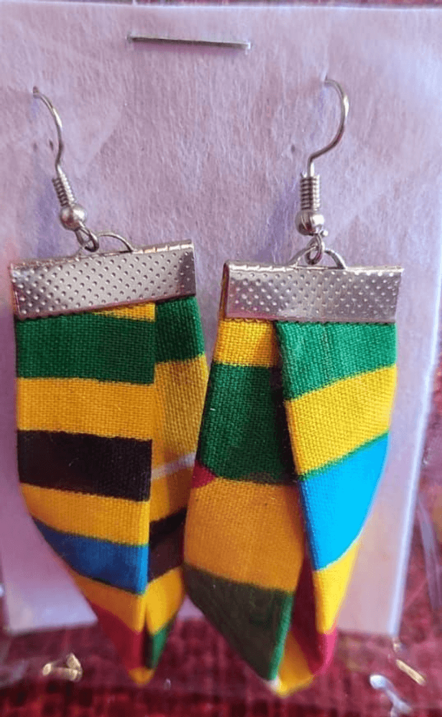 Boucles d&#039;oreilles fait main en Wax