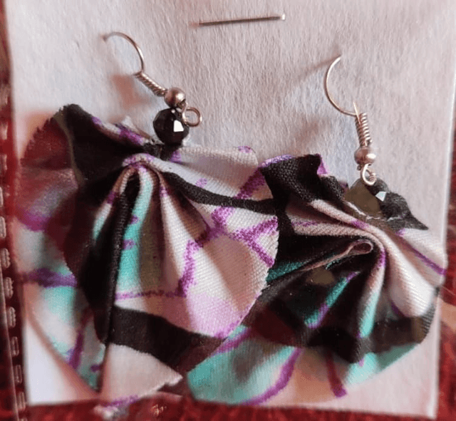 Boucles d&#039;oreilles fait main en Wax